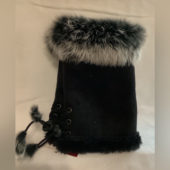 NEW Black Fingerless Texting Gloves with black & white Faux Fur Trim - Picture 3 of 5